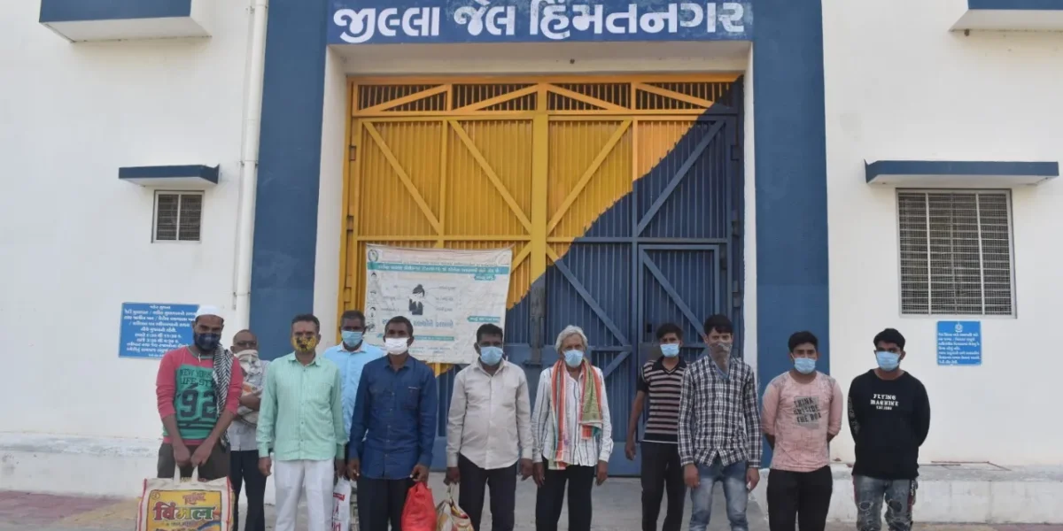 સાબરકાંઠા : હિંમતનગર જેલમાં સજા ભોગવી રહેલા 21 કેદીઓને 60 દિવસના વચગાળાના જામીન પર મુક્ત કરાયા