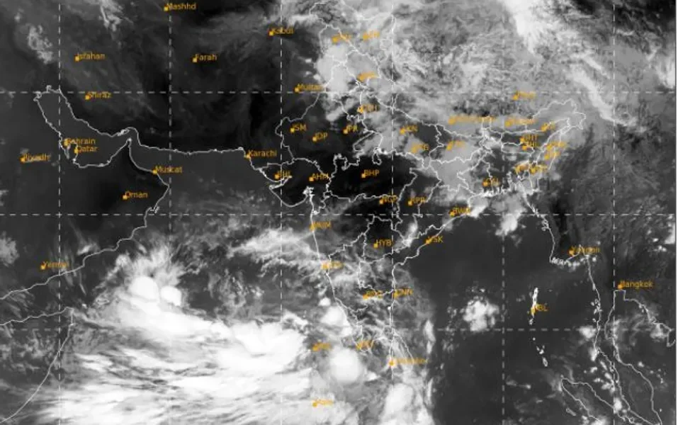 ગુજરાત તરફ આગળ વધી રહેલું વાવાઝોડુ ટૌકતે, દરિયાકાંઠા વિસ્તારો એલર્ટ