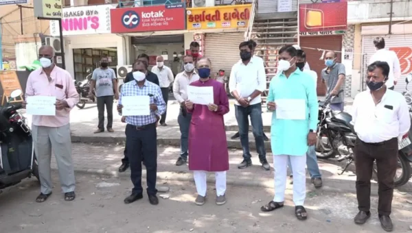અમદાવાદ : પશ્ચિમ બંગાળની TMC પાર્ટી વિરુદ્ધ રાષ્ટ્રવ્યાપી ધરણા, સાંસદ નરહરિ અમીનની આગેવાની હેઠળ કરાયું વિરોધ પ્રદર્શન
