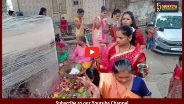 ભરૂચ : કોરોના કહેર વચ્ચે મહિલાઓએ કરી વટ સાવિત્રી વ્રતની ઉત્સાહભેર ઉજવણી