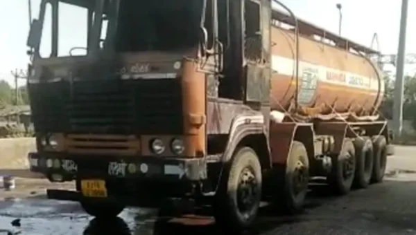 ભરૂચ: દહેજના એકતા પેટ્રોલપમ્પ પર ટેન્કરની કેબિનમાં આગથી દોડધામ