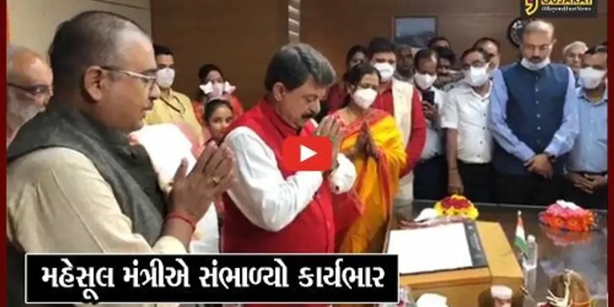 ગાંધીનગર: મહેસૂલ અને કાયદામંત્રી રાજેન્દ્ર ત્રિવેદીએ સાંભળ્યો કાર્યભાર; ભ્રષ્ટાચારીઓ સામે કડક કાર્યવાહીના આપ્યા સંકેત