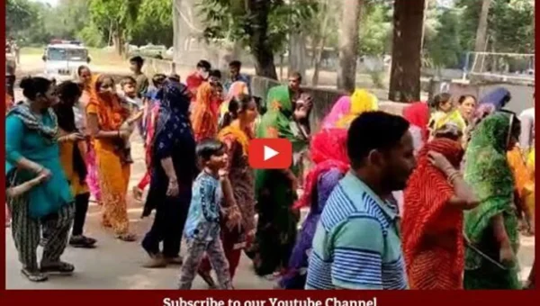 અમદાવાદ: પે ગ્રેડ મામલે દાણીલીમડા અને શાહીબાગ હેડક્વાટરનો પોલીસ પરિવાર રોડ પર ઉતર્યો, 1 કલાકથી 2 કિમી લાંબો ટ્રાફિક જામ