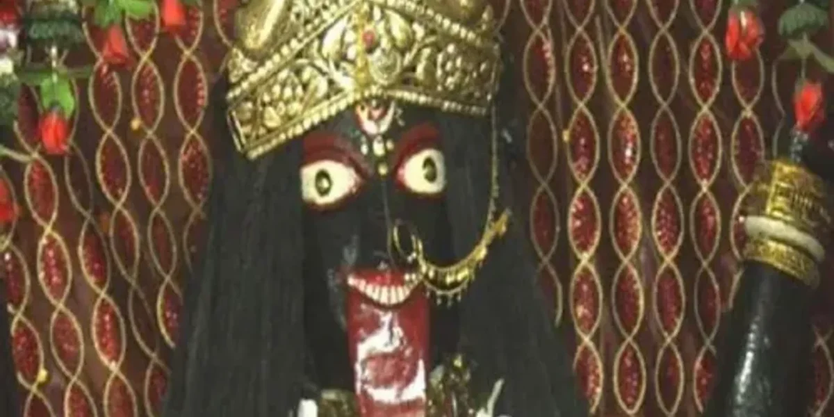 ‘કાલી હૈ કલકત્તા વાલી’ માતાના આશીર્વાદ મેળવવા નવરાત્રીમાં ચાઈનીઝ કાલી મંદિરની મુલાકાત અવશ્ય લો.