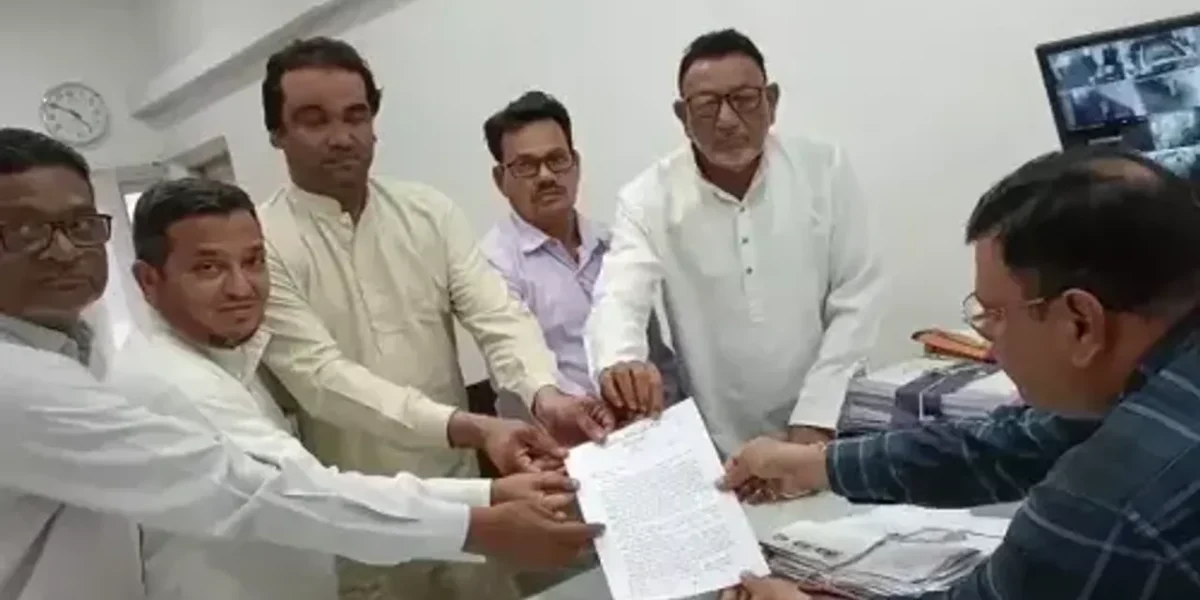 ભરૂચ : નવરાત્રી અને ઇદે-મિલાદ પૂર્વે બિસ્માર માર્ગોના સમારકામ સહિતની માંગોને લઈ વિપક્ષનું પાલિકાને આવેદન