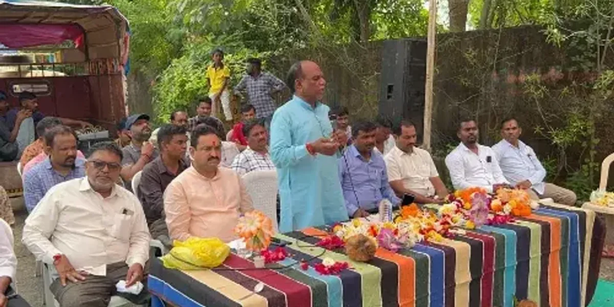ભરૂચ: વાલિયાથી નેત્રંગને જોડતા 30 કિલોમીટર લાંબા માર્ગનું થશે નવીનીકરણ, સાંસદ મનસુખ વસાવાના હસ્તે કરાયું ખાતમુર્હુત