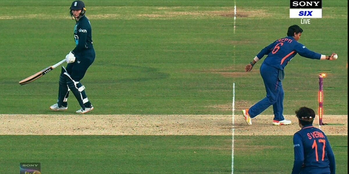 IND W vs ENG W : દીપ્તિ શર્માના ‘રનઆઉટ’થી ઈંગ્લેન્ડની ટીમ સ્તબ્ધ, હરમનપ્રીત કૌરે આપ્યો જડબાતોડ જવાબ