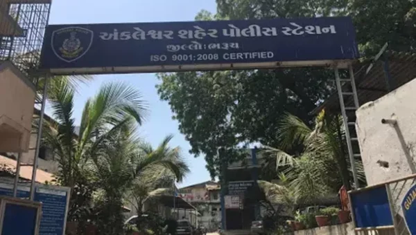 અંકલેશ્વર: શહેર પોલીસે 2 કુખ્યાત બુટલેગરોની ધરપકડ કરી કાયદેસરની કાર્યવાહી હાથ ધરી