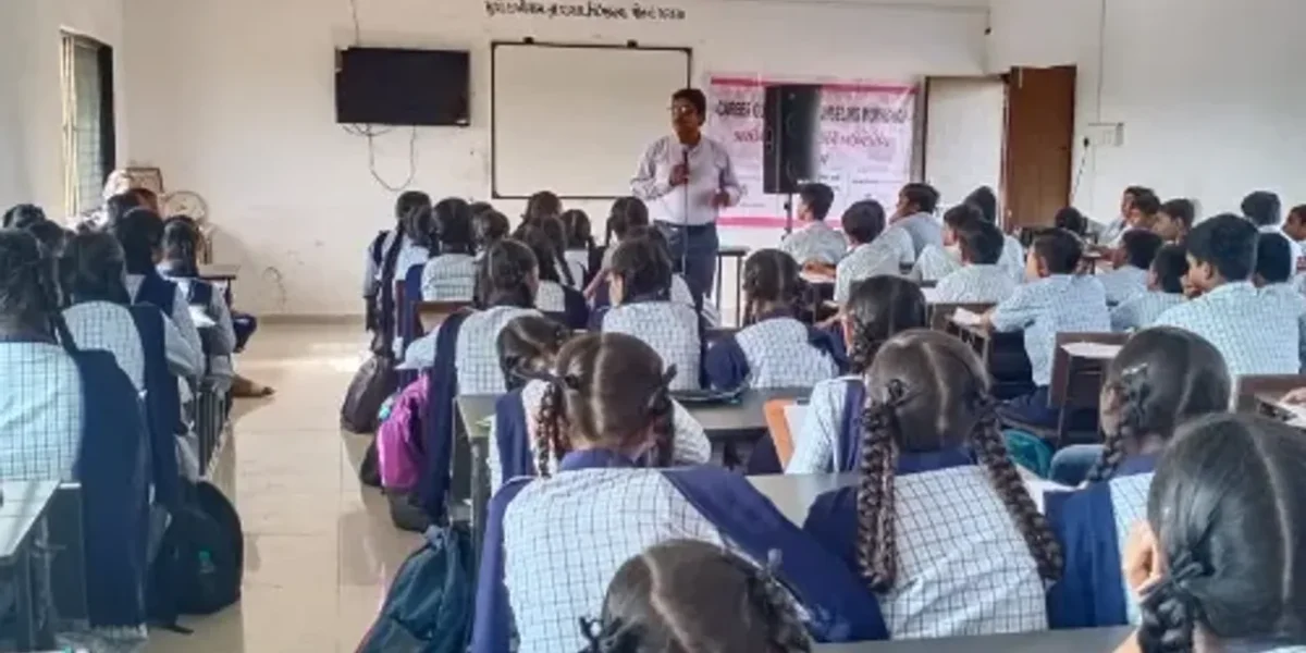 ભરૂચ: વાગરાના દેસાઈ ફાઉન્ડેશન અને GACL કંપની દ્વારા કારકિર્દી માર્ગદર્શન અને કાઉન્સેલિંગ વર્કશોપ યોજાયો