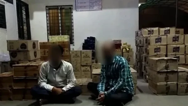 અંકલેશ્વર : ટેમ્પોમાં સોફાસેટની આડમાં વિદેશી દારૂના મોટા જથ્થાની હેરાફેરીનો પર્દાફાશ, 2 ઇસમોની ધરપકડ