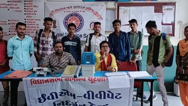 ખેડા : સરકારી વિનયન અને વાણિજ્ય કોલેજ કઠલાલ ખાતે EVM નિદર્શન કાર્યક્રમ યોજાયો