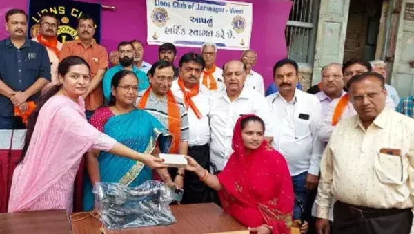 જામનગર: ગાંધી જયંતિ નિમિત્તે ભાજપ-કોંગ્રેસ તેમજ સામાજિક સંસ્થાઓ દ્વારા બાપુને શ્રધ્ધાસુમન અર્પણ કરાયા