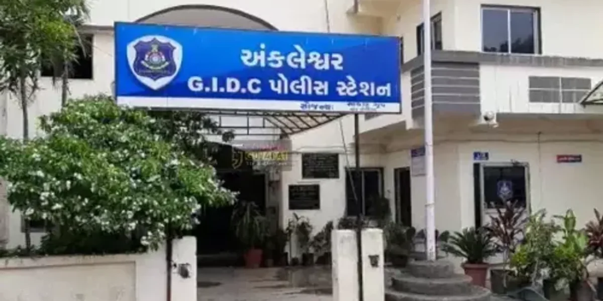 અંકલેશ્વર: GIDCના 500 ક્વાટર વિસ્તારમાંથી વિદેશી દારૂના જથ્થા સાથે બુટલેગરની પોલીસે કરી ધરપકડ