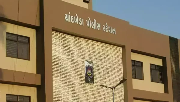 અમદાવાદ : અન્ય યુવતીઓ સાથે સંબંધ હોવાનું સામે આવતા યુવતીએ પતિ અને સાસરિયાઓ વિરુદ્ધ નોંધાવી ફરિયાદ…