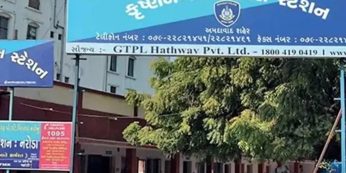 અમદાવાદ: બાઇક પર આવેલા બે શખ્સો મહિલાનું પર્સ છીનવી થયા ફરાર, મોપેડ પર પાછળ બેઠેલા પુત્રએ સમગ્ર ઘટના અંગેની કરી જાણ