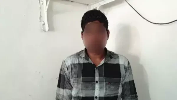 અંકલેશ્વર: એ ડિવિઝન પોલીસે રિક્ષામાં દેશી દારૂની હેરાફેરી કરતા બુટલેગરની કરી ધરપકડ