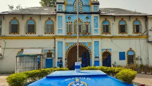 વડોદરા સેન્ટ્રલ જેલમાં એવી ચૂંટણી થાય છે જેમાં માટલાનો ઉપયોગ મતપેટીઓ તરીકે કરાય.!