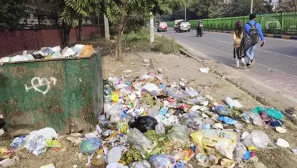 અમદાવાદ: જાહેરમાં કચરો ફેંકનાર પર કડક કાર્યવાહી,અનેક દુકાનો સીલ