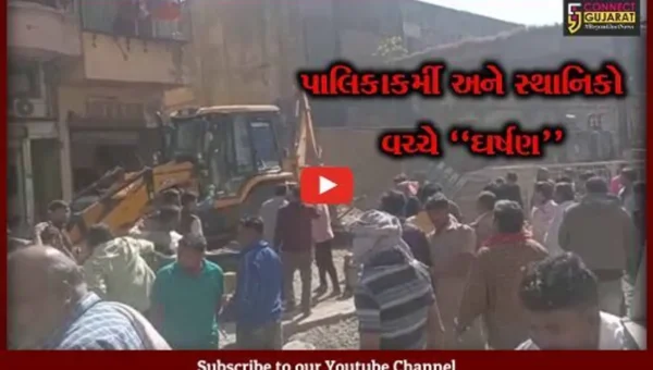 વલસાડ : વાપીમાં ગેરકાયદે દબાણો દૂર કરવા પહોચેલી પાલિકાની ટીમ પર ટોળાનો પથ્થરમારો, JCBમાં તોડફોડ