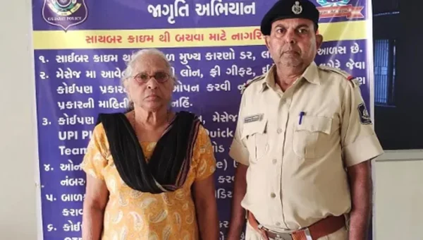 ભરૂચ : પોલીસની “સરાહનીય” કામગીરી, ઓનલાઇન છેતરપીંડી થતાં સીનીયર સીટીઝનને નાણાં રકમ પરત અપાવી…