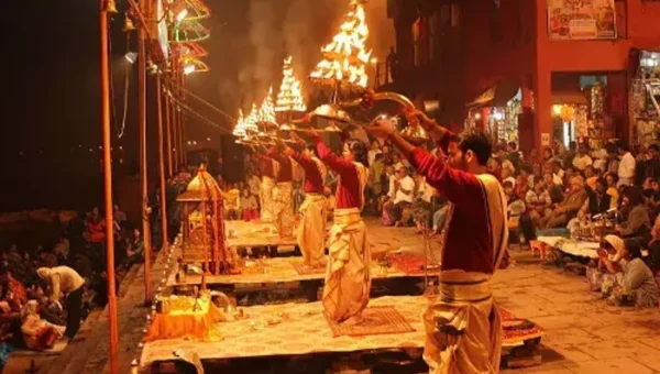 ગંગા આરતીના સાક્ષી બનવા માંગો છો,તો મકરસંક્રાંતિ પર આ ધાર્મિક શહેરોની મુલાકાત લો