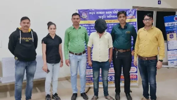 ભરૂચ: પરિવારને 7વર્ષથી ફેક ફેસબુક આઈડી દ્વારા પરેશાન કરતા ભુજના ઇસમની પોલીસે કરી ધરપકડ