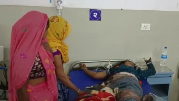 ભરૂચ : મકાન પર પાલખ બાંધતી વેળા વીજ કરંટથી દાઝેલા ભાઈ-બહેનનું વડોદરામાં સારવાર દરમ્યાન મોત…