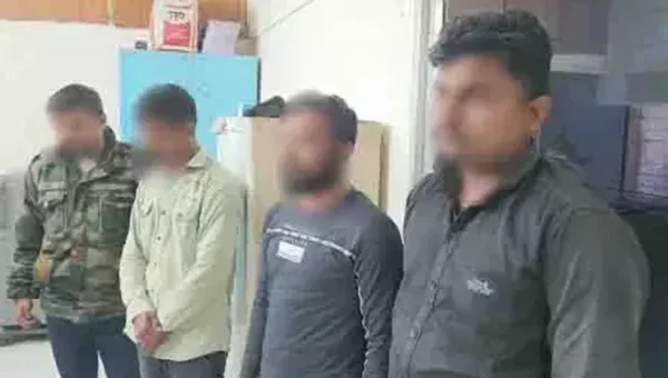 સાબરકાંઠા : તલોદ પાસેથી LCBએ આઠ પેટી વિદેશી દારૂ સાથે 2 પોલીસ કોન્સ્ટેબલ સહીત 3 ઝડપી પાડયા