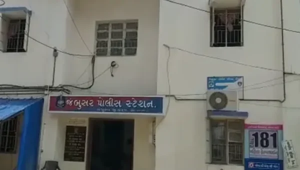 ભરૂચ: જંબુસરના કિસ્મતનગરમાં મકાનમાંથી સોના ચાંદીના ઘરેણા અને રોકડ રકમની ચોરી કરી તસ્કરો ફરાર,પોલીસે શરૂ કરી તપાસ