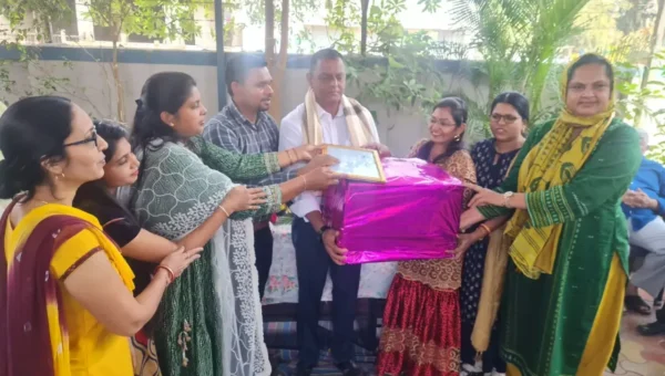 અંકલેશ્વર: ખરોડ ગામની પ્રાથમિક શાળાના સિનિયર શિક્ષક નિવૃત્ત થતા તેઓએનો વિદાય સમારોહ યોજાયો