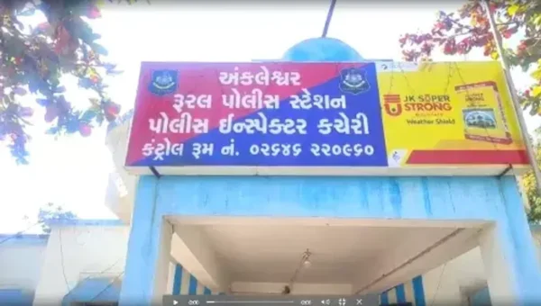 અંકલેશ્વર: કોસંબા પોલીસ મથકમાં પ્રોહીબીશનના ગુનામાં વોન્ટેડ આરોપી કાપોદ્રામાંથી ઝડપાયો