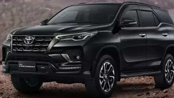 Toyota Fortuner માંથી દુર થઈ આ ફેસિલિટી, કિંમતમાં કોઈ ફેરફાર નહીં..!