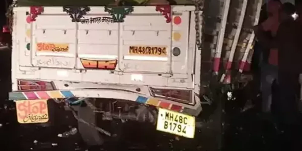નવસારી: ગણદેવી નજીક હાઇવે પર અકસ્માત, ટ્રક ડીવાયડર કૂદી પિકઅપ અને કાર સાથે ભટકાતા એક વ્યક્તિનું મોત