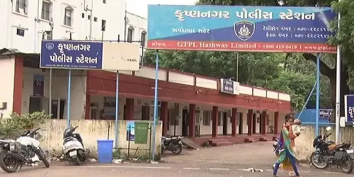 અમદાવાદ : વ્યાજખોરોનો ત્રાસ હજી પણ યથાવત, એક વ્યક્તિ વ્યાજખોરોના ત્રાસથી ભાડે રિક્ષા ચલાવવા મજબૂર…