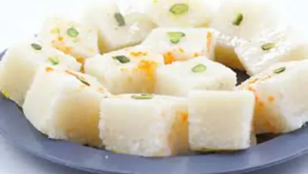 ચૈત્રીનવરાત્રિમાં માતાને ધરાવો આ ખાસ પ્રસાદ, મિનિટોમાં થશે તૈયાર નારિયેળની બરફી