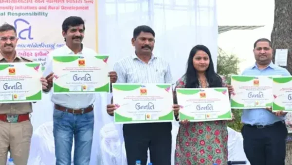 ભરૂચ : ગ્રાસિમ ઇન્ડસ્ટ્રીઝ-વિલાયત દ્વારા ઉન્નતિ પ્રોજેક્ટ અંતર્ગત કુપોષિત બાળકોને કીટ-મહિલાઓને આત્મનિર્ભર બનાવવાની પહેલ