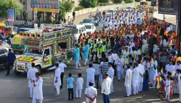 હિંમતનગર : ભગવાન મહાવીર સ્વામીની ભવ્ય શોભાયાત્રા નીકળી; મહાવીરનગર ચાર રસ્તાની નવી ઓળખ શ્રી મહાવીર સ્વામી અહિંસા સર્કલ બની