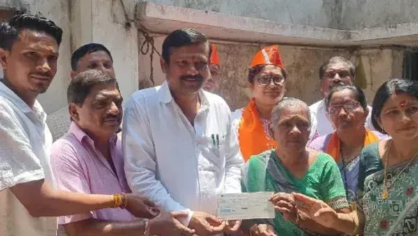 ભરૂચ:નેત્રંગમાં નિરાધાર વૃદ્ધ વિધવાને ધારાસભ્ય રિતેશ વસાવાએ રૂ.૨૦,૦૦૦ની સહાય આપી