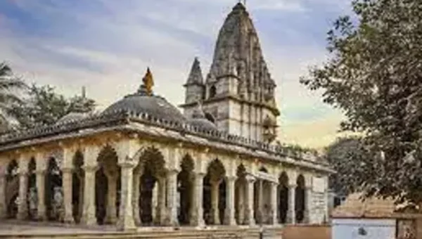 પોરબંદર : વર્ષમાં એક જ વખત ખૂલે છે આ મંદિર, અખાત્રીજના દિવસે ભક્તિઓને મળે છે સુદામાજીના ચરણસ્પર્શ કરવાની તક