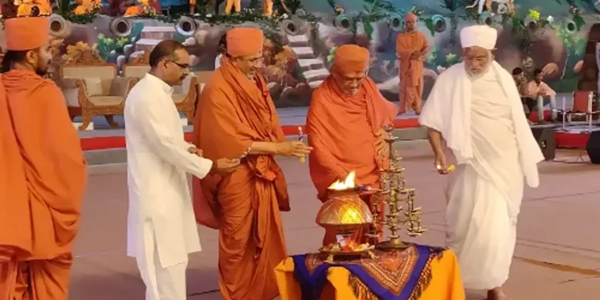 કચ્છ : ભુજ સ્વામિનારાયણ મંદિર દ્વારા નરનારાયણ દેવ દ્વિશતાબ્દી મહોત્સવ અંતર્ગત વિશ્વ યુવા સંમેલન યોજાયું