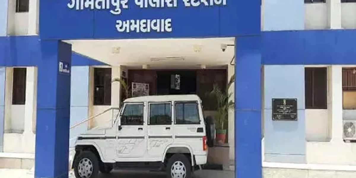 અમદાવાદ : ‘તું મારી સાથે પ્રેમસંબંધ કેમ નથી રાખતી’ કહી એક તરફી પ્રેમમાં પાગલ યુવકે યુવતી પર છરીના ઘા ઝીંક્યા…