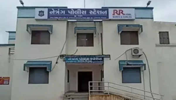 ભરૂચ: નેત્રંગ 15 વર્ષીય સગીરા સાથે સ્કોલરશીપ માટે એકાઉન્ટ ખોલાવી આપી બેકના કર્મચારીએ આચર્યું દુષ્કર્મ,પોલીસ તપાસનો ધમધમાટ