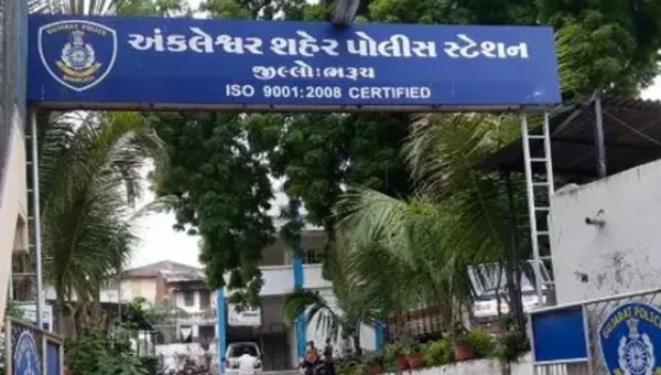 અંકલેશ્વર : હરીનગર બંગલોઝ સોસાયટીમાંથી વિદેશી દારૂનો જથ્થો ઝડપાયો,પોલીસે બુટલેગરની કરી ધરપકડ