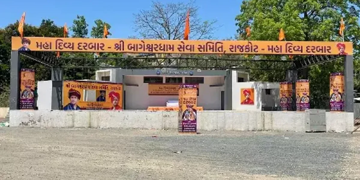 બાબા બાગેશ્વરના આગમન પૂર્વે રાજકોટમાં તડામાર તૈયારીઓ, ઠેર ઠેર બેનરો લાગ્યા…