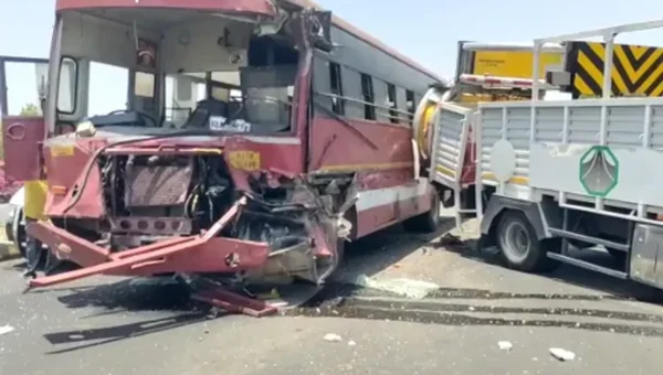 વડોદરા-હાલોલ રોડ પર એસટી બસ અને હાઇવે ઓથોરીટીના વાહન વચ્ચે ગમખ્વાર અકસ્માત