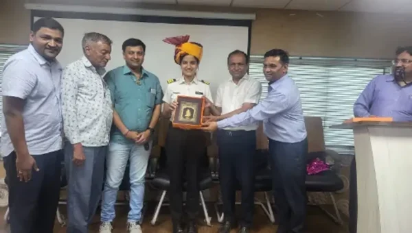 ભરૂચ: જંબુસરના કિમોજ ગામના દૂધ ઉત્પાદકની પુત્રી પાયલોટ બનતા દૂધધારા ડેરી ખાતે સન્માન કરાયું