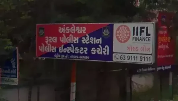અંકલેશ્વર: નાંગલ ગામના બસ સ્ટેન્ડ નજીકથી વિદેશી દારૂ ભરેલ કાર સાથે બુટલેગરની પોલીસે કરી ધરપકડ
