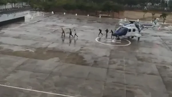 ભારતીય કોસ્ટગાર્ડનું દિલધડક રેસ્ક્યૂ, ઓઈલ રીંગના 50 કર્મચારીઓને કરાયા એરલિફ્ટ