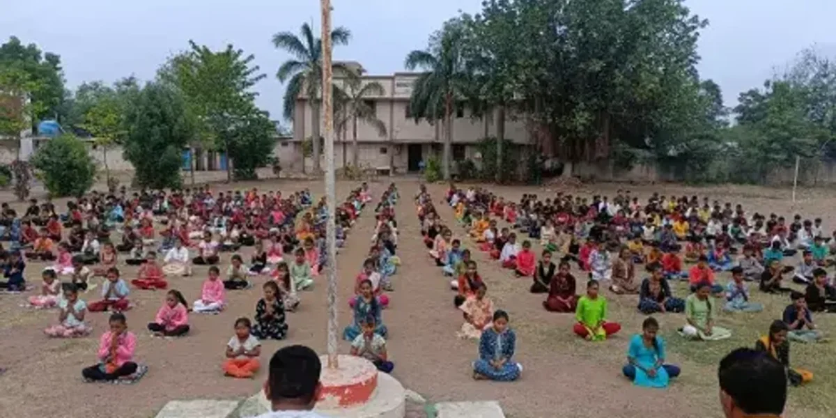 ભરૂચ: હાંસોટ તાલુકાનાં ઇલાવ ગામની આર.કે.વકીલ શાળામા વિશ્વ યોગ દિવસની કરવામાં આવી ઉજવણી