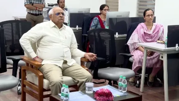કચ્છ : બિપરજોય વાવાઝોડાના પગલે “CM ડેસ્ક બોર્ડ” થકી મુખ્યમંત્રી ભુપેન્દ્ર પટેલે જનસંવાદ કર્યો.